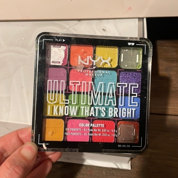 NYX Other - Ultimate Color Shadow Palette I Know That's Bright